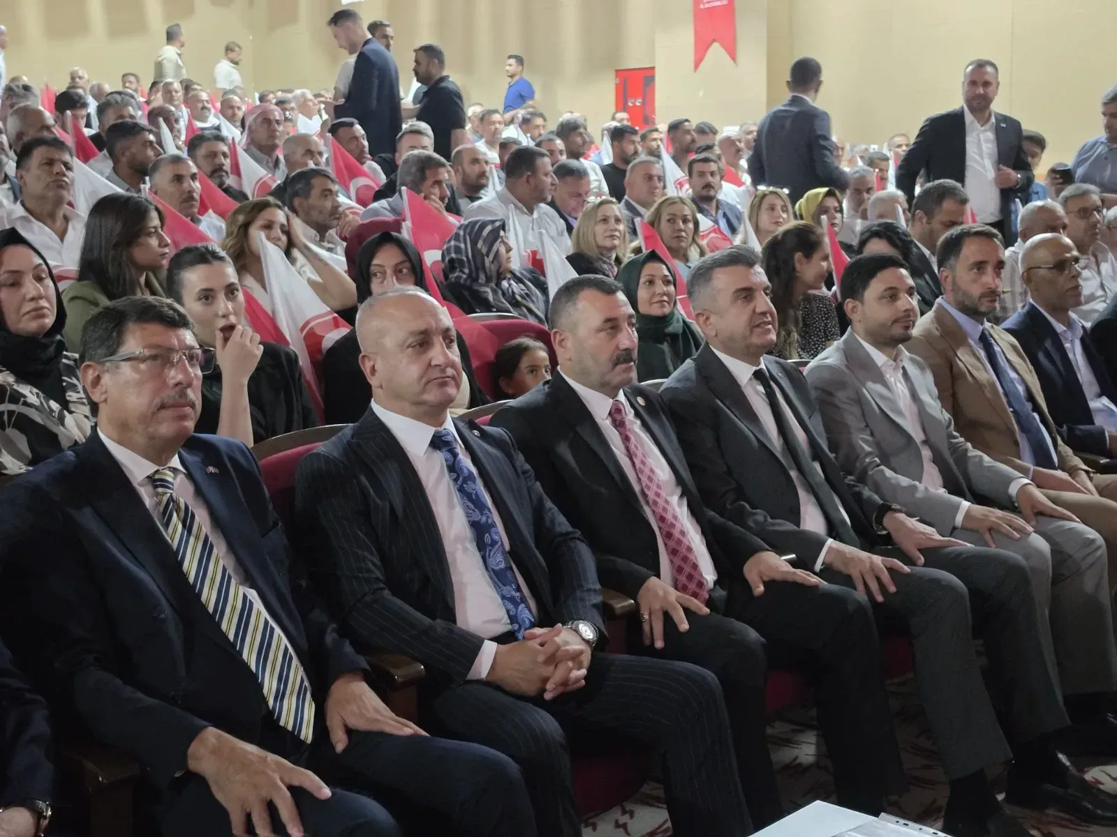 MHP Şanlıurfa İl Kongresi Gerçekleştirildi: Osman Mutlu Güven Tazeledi