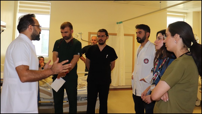 Doç. Dr. Halil Fedai, ani başlayan göğüs ağrılarına karşı uyardı