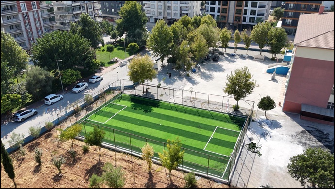 KARAKÖPRÜ’DE 5 OKULA 5 SENTETİK ÇİM SAHA
