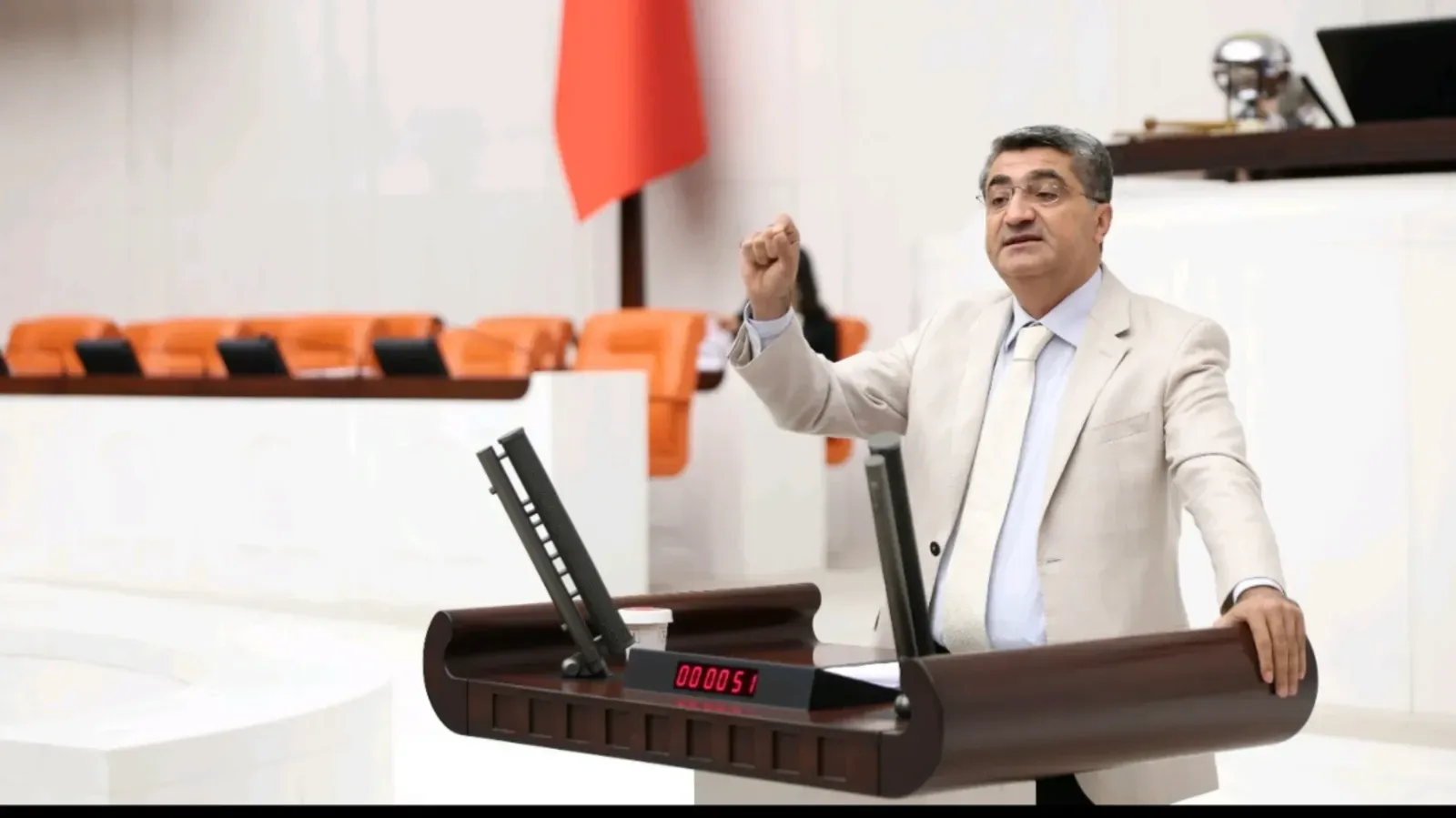 DEVA Partili Ekmen’den Tera Holding’e ilişkin 10 soru: Küçük yatırımcı aldandı mı, aldatıldı mı?