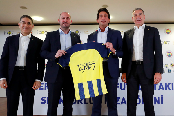 1907 Fenerbahçe Derneği'nden Fenerbahçe Kadın Futbol Takımı'na destek 