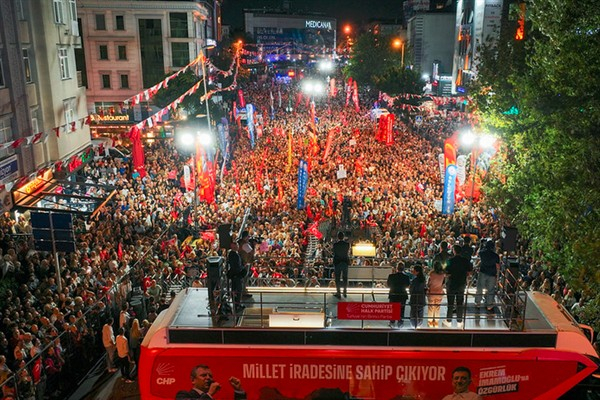 CHP Genel Başkanı Özel, Bahçelievler'de Millet İradesine Sahip Çıkıyor Mitingi’ne katıldı