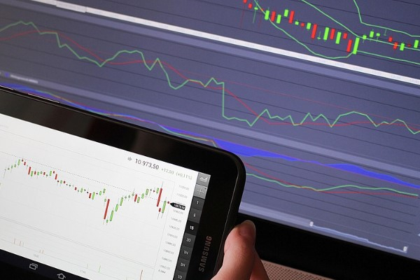 Petrol piyasaları yeni haftaya sakin başladı