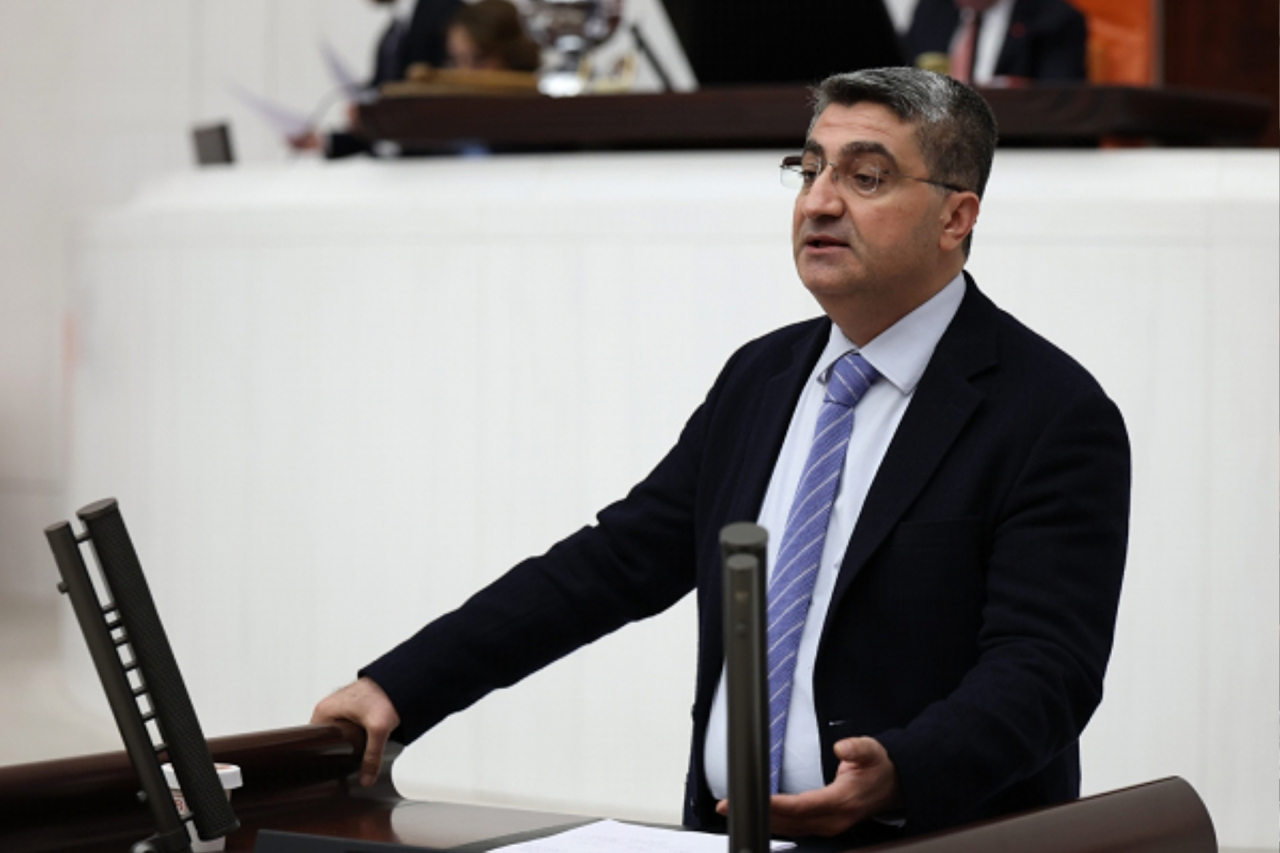 Ekmen’den Avukatlar Günü’nde Bakan Gürlek'e çağrı