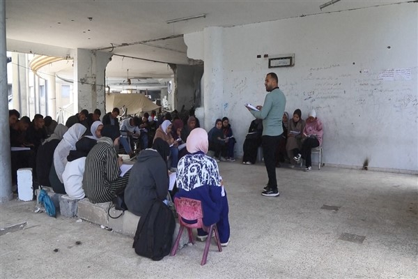 Gazze’de eğitim savaşın gölgesinde sürdürülüyor