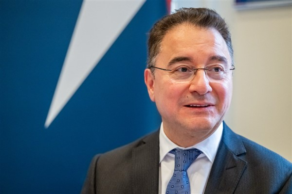 Babacan Sapanca’daki peyzaj ve süs bitkileri fuarını ziyaret etti