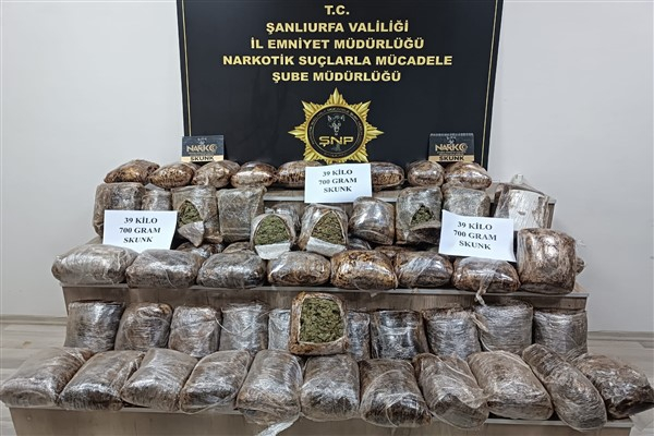 Şanlıurfa’da yolcu otobüsünde 39 kilo 700 gram skunk ele geçirildi