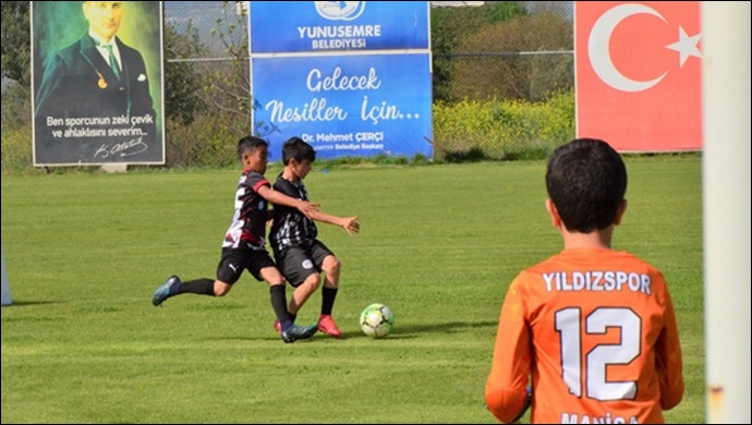 23 Nisan Futbol Turnuvası’nda kupalar sahiplerini buldu