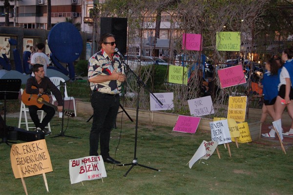 3. İzmir Şiir Hatları buluşması şölenle tamamlandı