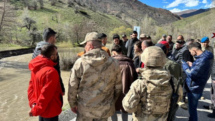 3 kişinin bulunduğu araç Munzur'a uçtu