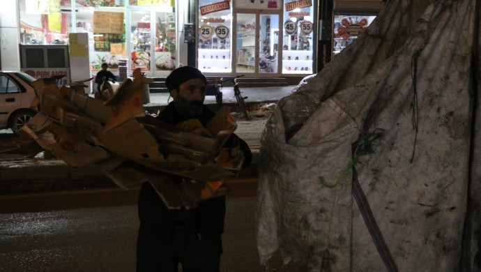 40 TL için kar kış demeden çalışıyor