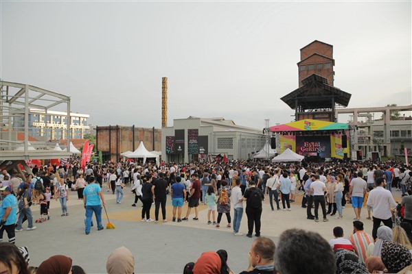 75 bin genç İstanbul’un yeni gençlik festivali FestZ’de buluştu