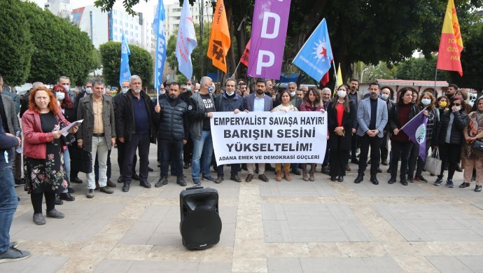 Adana'da savaş protestosu