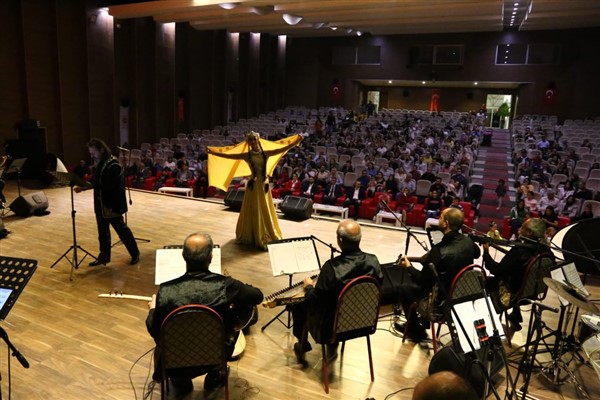 Adıyaman'da Türk Dünyası Müzik Topluluğu konseri 