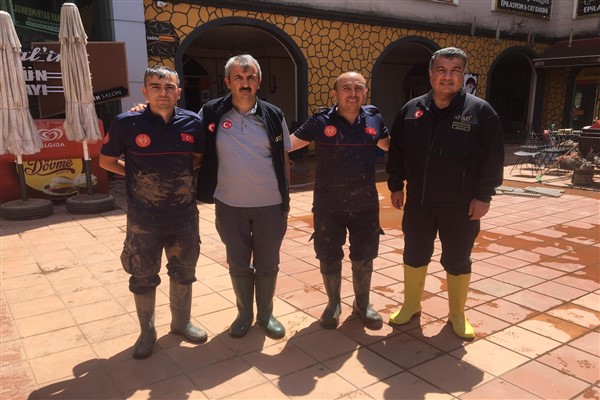 AFAD Başkanı Sezer’den Başkan Büyükkılıç ve büyükşehir itfaiyesine teşekkür