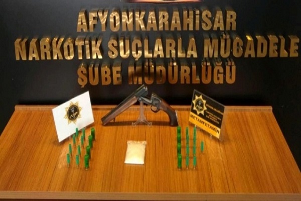 Afyonkarahisar​'da otomobilde uyuşturucu ele geçirildi