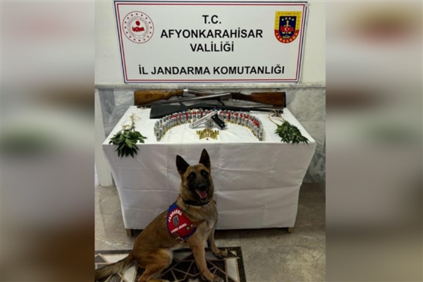 Afyonkarahisar’da silah ve uyuşturucu ele geçirildi