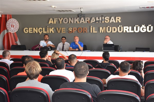 Afyonkarahisar'da Yüzme Hakem Kursu başladı
