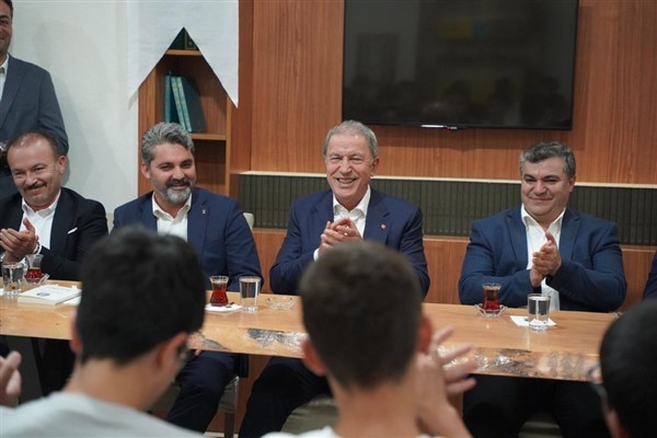 Akar, Talas Gençlik Merkezi'nde öğrencilerle buluştu