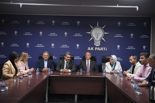 Akar ve Büyükkılıç’tan AK Parti il teşkilatı ile tanışma toplantısı