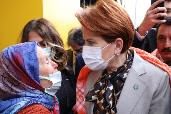 Akşener, Mersin esnafını ziyaret etti