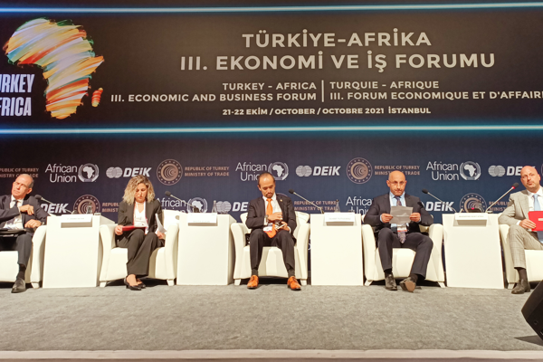 Aktif Bank ihracatçıların yanında olmaya devam ediyor