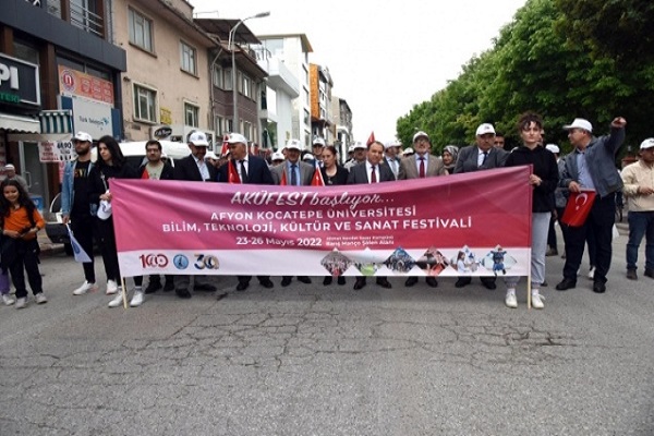 AKÜFEST, kortej yürüyüşü ile başladı