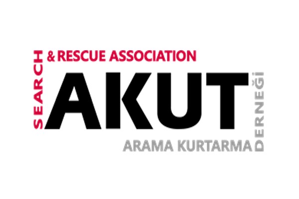 AKUT Bursa ve Kocaeli ekipleri, Bursa'daki yangın söndürme çalışmalarına destek verdi