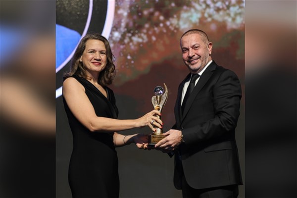 Ali Bolluk'a Altın Lider Ödülü