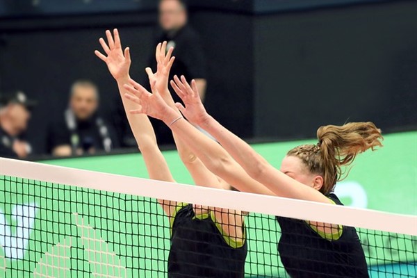 Altyapı 1. Lig ve Mini Voleybol Ligi kupa ve madalya töreni