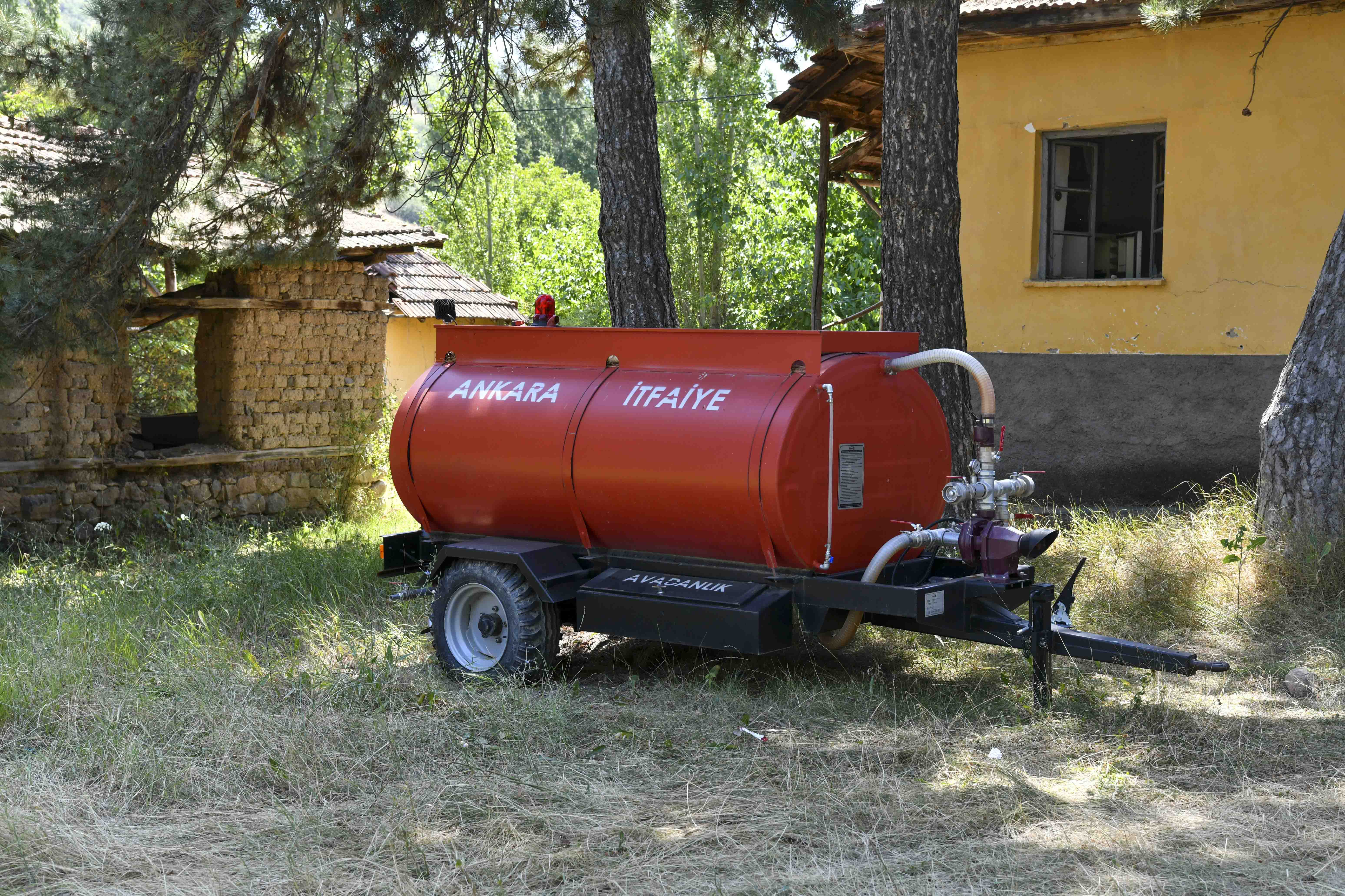Ankara Büyükşehir Belediyesi yangın söndürme tankeri dağıtımını sürdürüyor