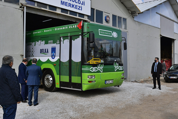 Ankara Büyükşehir’in dönüştürülmüş yüzde 100 elektrikli otobüs projesi Londra yolcusu