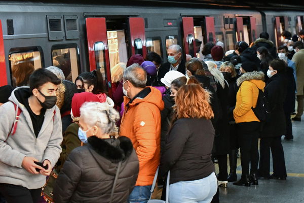 Ankara Metrosu'nda klasik müzikle yolculuk başladı