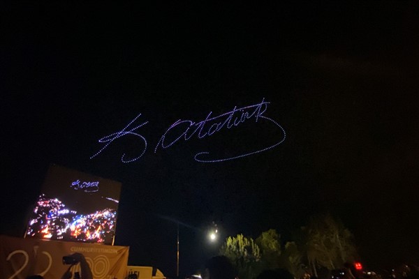 Antalya'da Cumhuriyetin 100. yılı coşkuyla kutlandı