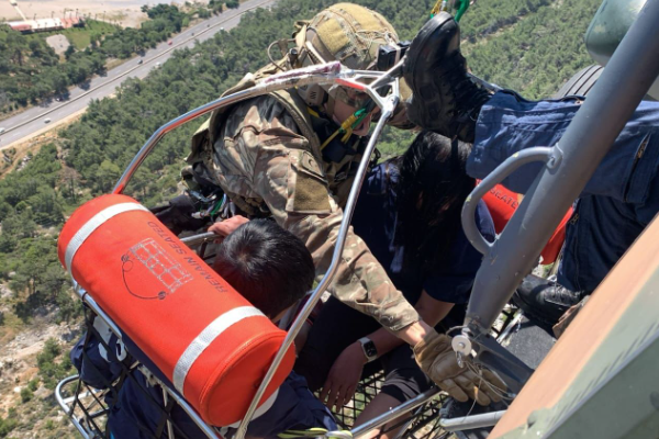 AS-532 Couger tipi helikopterden Antalya’daki kurtarma çalışmalarına destek 