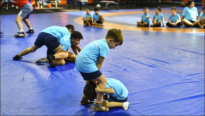 ASKİ Spor Geleceğin Güreşçilerini Yetiştiriyor