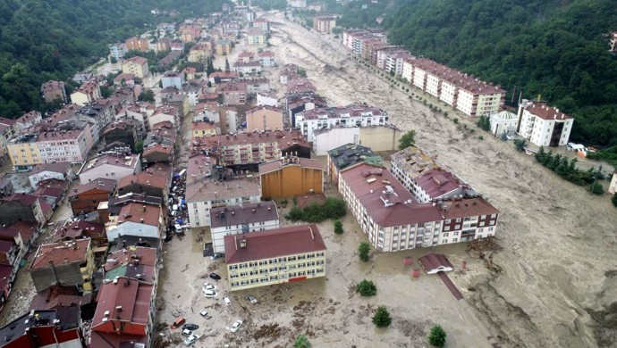 Ayancık'ta sel felaketi: En az 15 can kaybı