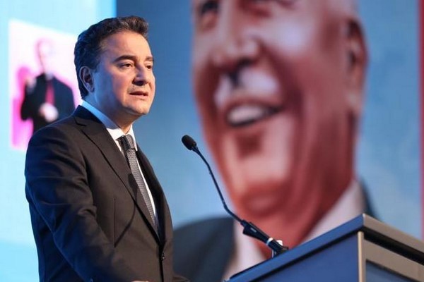 Babacan: “Bu ülkeye hizmet etmiş olmak utanılacak bir şey değildir”