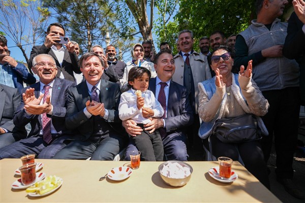 Babacan, Iğdır'da vatandaşlarla bir araya geldi