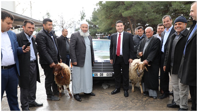 Bahçeli’nin hediye ettiği klasik otomobil için kurban kestiler