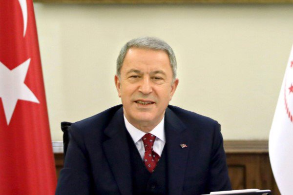 Bakan Akar, Kayseri’de tedavi gören depremzede hastaları ziyaret etti