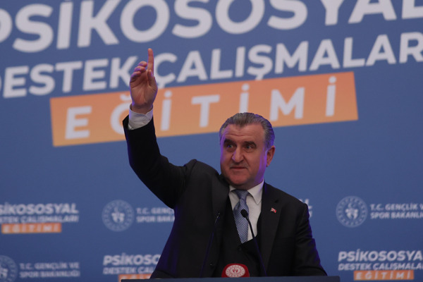 Bakan Bak’tan Avrupa şampiyonu olan para milli okçular için tebrik mesajı