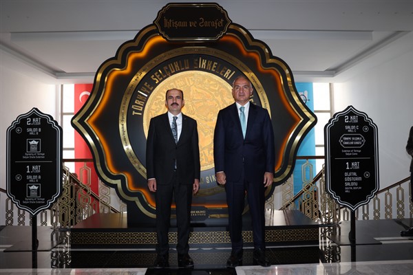 Bakan Ersoy, Konya Büyükşehir Darü’l-Mülk Sergi Sarayı’nı gezdi