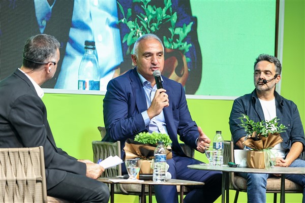 Bakan Ersoy ve Başkan Şahin, şef Arda Türkmen ile gastronominin geleceğini konuştu