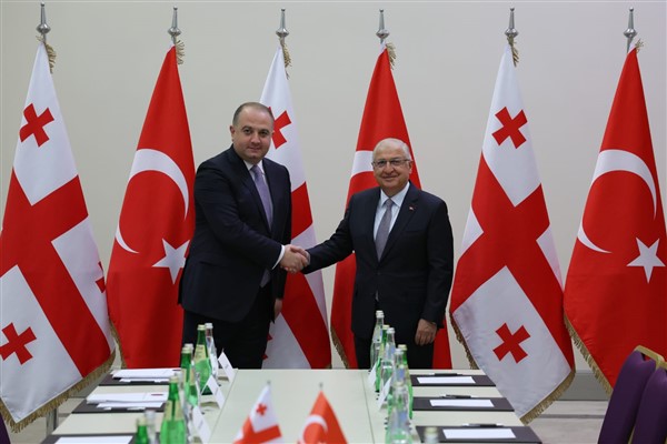 Bakan Güler, Gürcistanlı mevkidaşı Chikovani ile telefonda görüştü