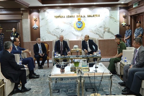 Bakan Güler ve MİT Başkanı Kalın, Malezya Başbakanı İbrahim tarafından kabul edildi