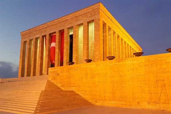 Bakan Işıkhan, 30 Ağustos Zafer Bayramı dolayısıyla Anıtkabir’i ziyaret etti