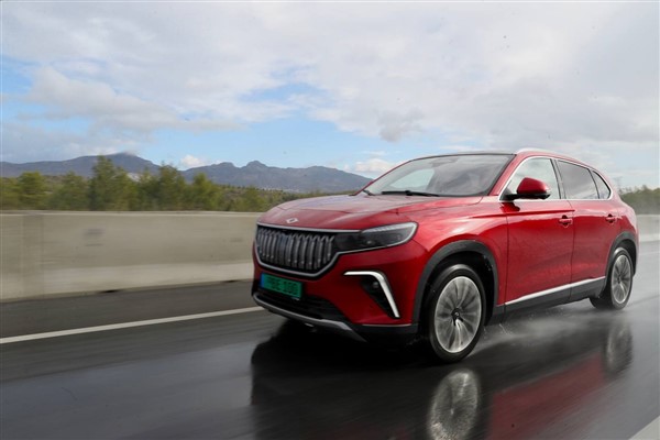 Bakan Kacır, Kıbrıslı mevkidaşıyla birlikte Togg turu yaptı