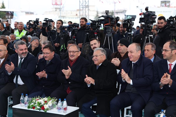 Bakan Özhaseki’den Başkan Büyükkılıç’ın projesi için TOKİ'ye talimat 