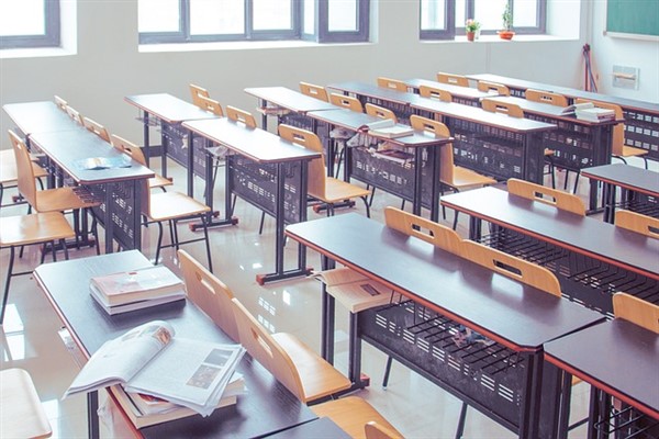 Bakan Tekin,  Sivas Selçuk Ortaokulunu ziyaret etti